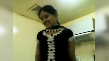 Sexy Tamil aunty making out in a hotel