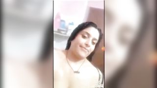 Hot Bengali Aunty Making Her Nude Selfie