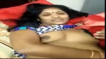 Playing With Large Boobs Of Sexy Telugu Aunty In Saree