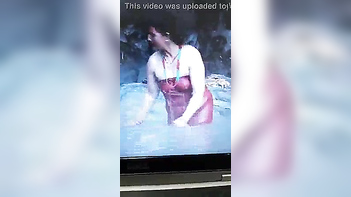 Towel Of Sexy Aunty Becomes Transparent Whilst Bathing In River