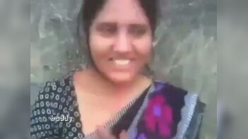 Indian hawt aunty having outdoor sex