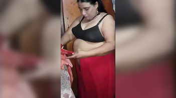 Indian Breasty Aunty Stripping Saree Before Fuck