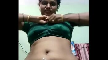 Sexy Tamil Aunty Removing Saree Showing Cunt