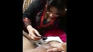 Hot Pakistani Aunty Shaving Youthful Paramours Penis