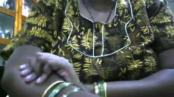 Tamil aunty making her sexy selfie