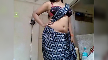 Tamil curvy aunty saree dance for paramour