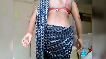 Tamil curvy aunty saree dance for paramour