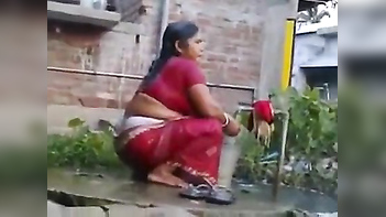 Indian aunty outdoor bath after sex mms