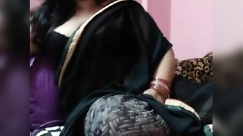 Big boobs porn movie scene mature saree aunty exposed