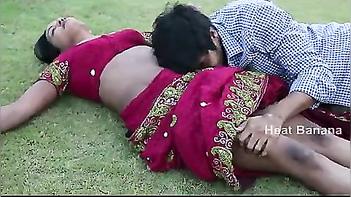 Tamil aunty outdoor sex with secret paramour in masala movie