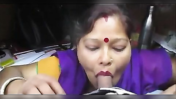 Bhopal Indian aunty porn movie recorded and oozed