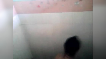 Indian large boobs aunty caught by maid during bath