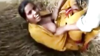 Tamil aunty gets naked body explored by paramour in garage!