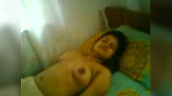 South Indian sexy mallu bhabhi fucked by neighbour trickled mms