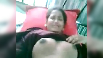 Indian chubby large boobs aunty masturbate on web camera