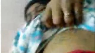 Indian sex clip of mature bhabhi giving sexy orall-service