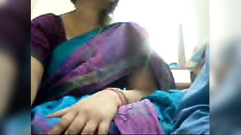 Indian aunty saree sex on webcam with secret paramour