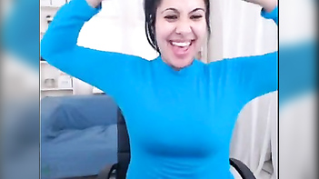 Punjabi large boobs aunty hot live web camera deep cleavage show