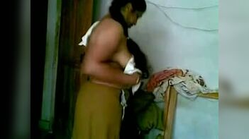 Aunty saree sex with devar at home after bath