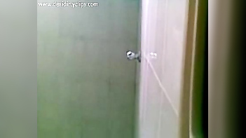 Horny desi gal fellatio in bath porn video