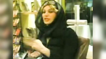 Arabian Aunty Daring Boobs Show in Public Place