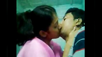 Bengali College Girl Caught on Sexy MMS Having Sex With BF in Class!