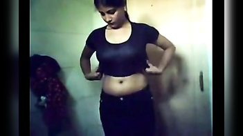 Bengaluru College Girl Exposes Naked Figure on Demand: Desi Sex Shocker!