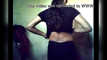 Bengaluru College Girl Exposes Naked Figure on Demand: Desi Sex Shocker!