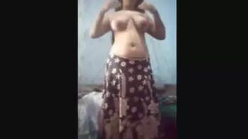 Bigass Desi Girl Showing And Fingering - Indian Porn Tube Video