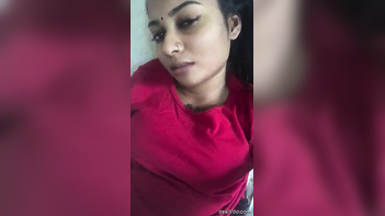 Desi Girl Flaunts Her Sexy Assets - Hot Desi Sex Revealed!
