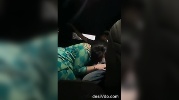 Hot Desi Bhabhi Enjoys Wild Ride With Stud In Moving Car!