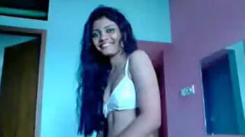 Sizzling Desi Babe Gives Mind-Blowing Blowjob Before Being Fucked