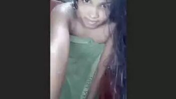 Stunning Desi Sex Appeal: Lankan Girl Flaunts Her Beauty After Bath