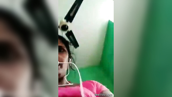 Desi Village Aunty Exposes Her Boobs and Pussy in Sensuous Video