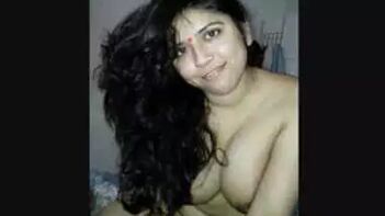 Watch Indian Sexy Kamini Bhabhi's Sensual Blowjob Vdo - Desi Sex at its Best!