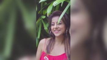 Desi Hottie Seeking Outdoor Fun: Ready to Lick Dick in the Park!