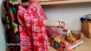 XXX Indian Desi Fruit Seller Aunty Gets Ravaged By Customer's Big Dick in Hot Saree - Hindi Audio Mohini Madhav