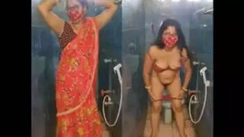 Sexy Desi Aunty Teases Boyfriend on Bathroom Cam