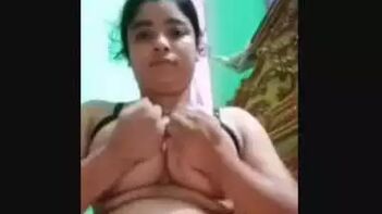 Catch a Glimpse of this Desi Babe's Sexy Nude Strip Show!
