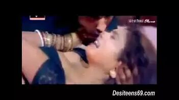 Indian Beauty Tries Out Hot Fling with Her BF - Desi Sex