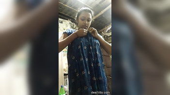 Desi Beauty Flaunts Her Big Round Boobs in Sexy Show