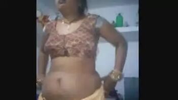 Sizzling Desi Bhabhi Exposes Her Assets: Boobs and Pussy Flash!
