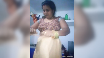 Sizzling Desi Bhabhi Exposes Her Assets: Boobs and Pussy Flash!