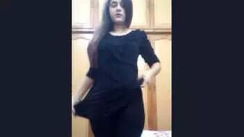 Cute Pakistani Girlfriend Flaunting Her Assets with Sexy Audio: Desi Sex at its Finest!