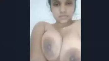 Desi Sex Appeal: Hot Indian Big Boobs Babe Flaunting Her Curves!