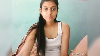 Sizzling Desi Bhabhi Flaunting Her Sexy Pussy - Don't Miss Out!