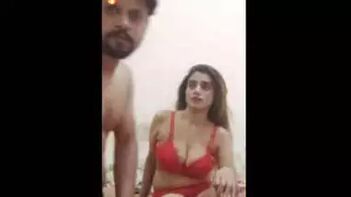 Desi Sex Scandal: Pakistani Couple Sizzles in Steamy Video!