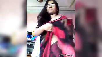 Hot Marathi Bhabhi Flaunts Her Sexy Curves - Desi Sex Delight!