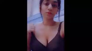 Hot Desi Paki Girl Reveals Steamy 5 Clips of Fingering Action!