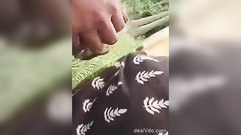 Mallu Girl Gives Hot Blowjob and Outdoor Fucking Fun